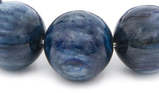 kyanite stones close up img