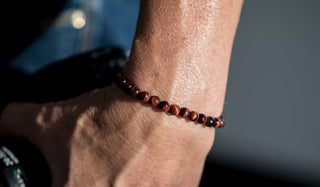 red tigers eye bracelet lifestyle img