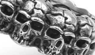 silver skull band ring close up img