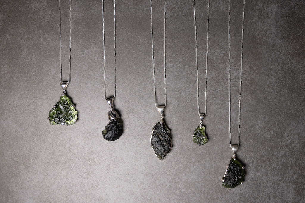 fløjte Vag smør 10 Things You Need To Know About Moldavite Before You Buy! –  PlayHardLookDope