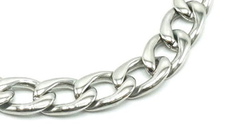 silver chain link brace close up img