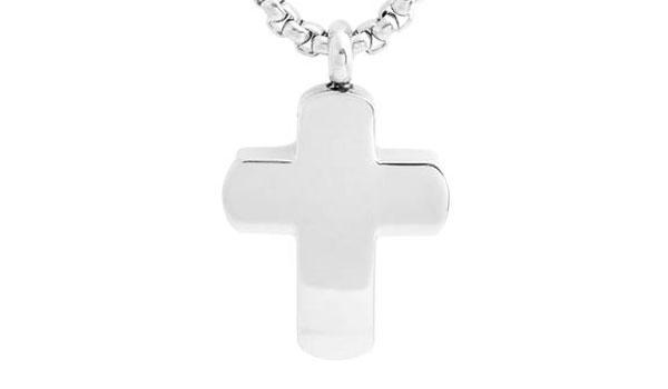 silver cross necklace close up img